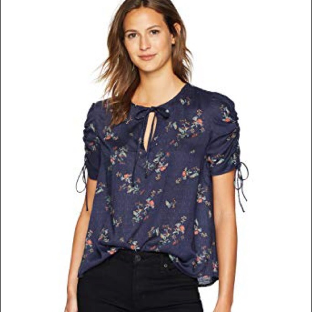 🌸LUCKY BRAND Blue Floral Print short sleeves Top